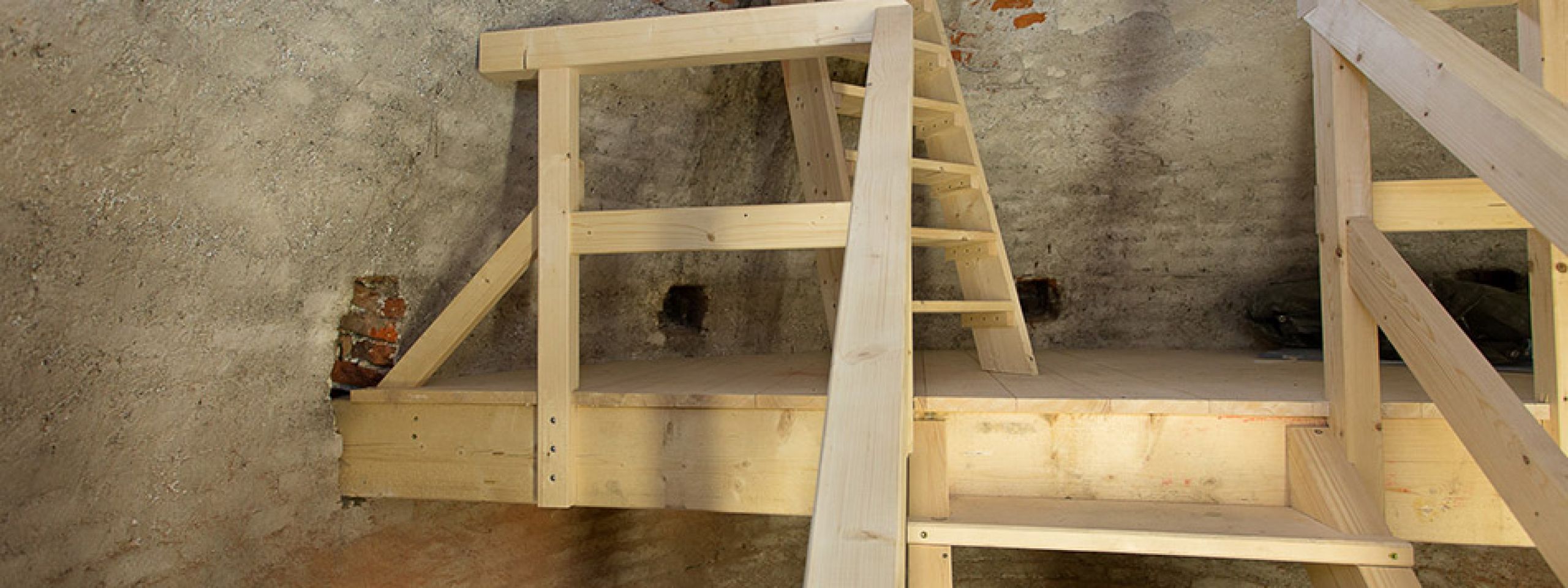 Restaurierung und Erneuerung der Innentreppen in den Türmen der Theatinerkirche in München.